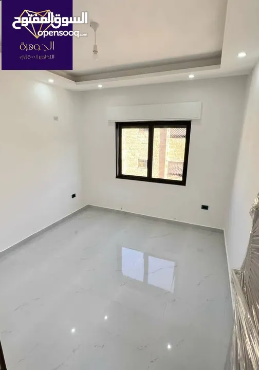 شقة طابق ثالث سكني استثماري لم تسكن لقطه وبسعر مغري جداا عرض خاص ع اخر شقة أرقى مناطق الجاردنز