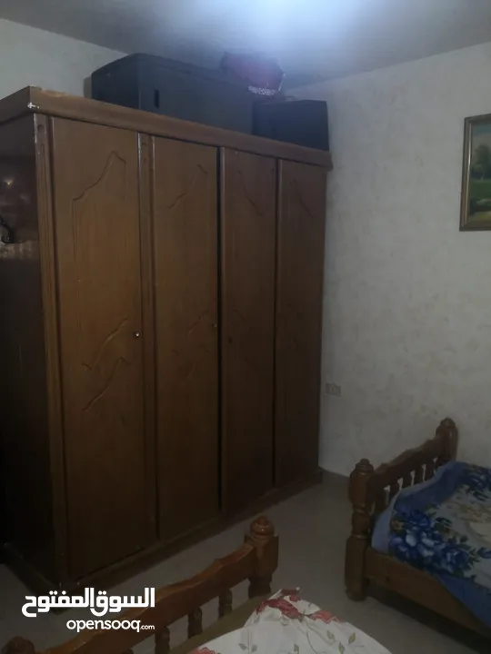 خلف مستشفى الحسين قرب سكن اميمه غرفه و صاله مفروش