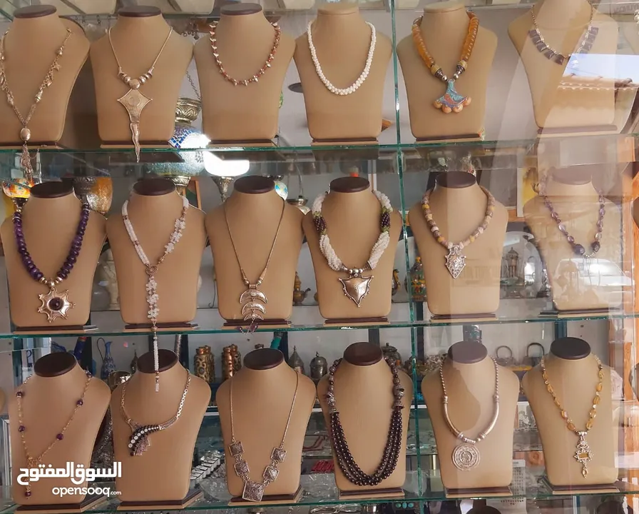 كل ما يلزم محلات الذهب والفضه  والبازارات تفصيل تواصي حسب الطلب  باسعار جدا منافسه