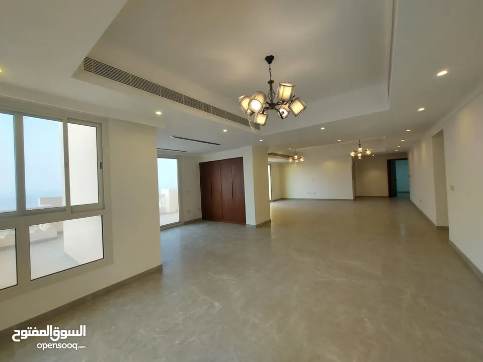 5 Bedrooms Penthouse Apartment for Rent in Ghubrah REF:819R