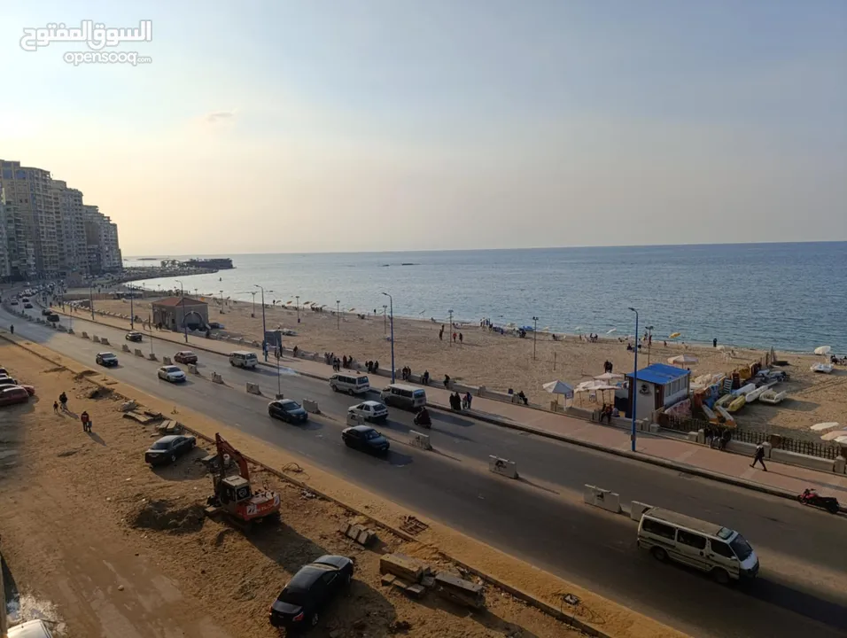 شقة للايجار غرفتين وصاله ومطبخ وحمام و بلكونه كبيره وش بحر مباشر الدور الرابع اسانسير