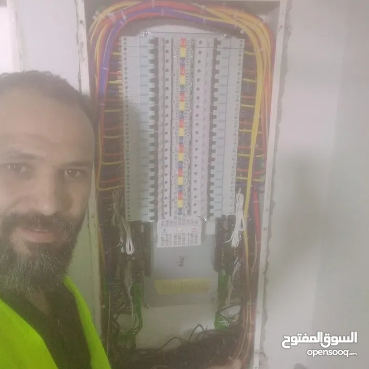 الكهربائي حمزه ابو راشد (اربد).صيانه وتأسيس منزلي 1فاز و صناعي 3فاز خدمه 24 ساعه افضل جوده