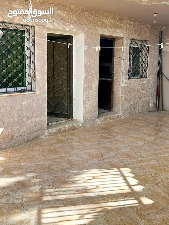 شقة شبه ارضي الحي الجنوبي بالقرب من مستشفى بديعة مساحة 90 متر مربع بسعر مغري