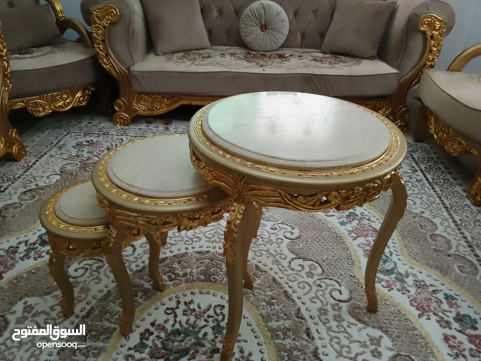 طقم كنب دمياط 9مقاعد اسفنج ضغط عالي وثقيل مع بردايتين زيبرا وطقم طربيزات رخام