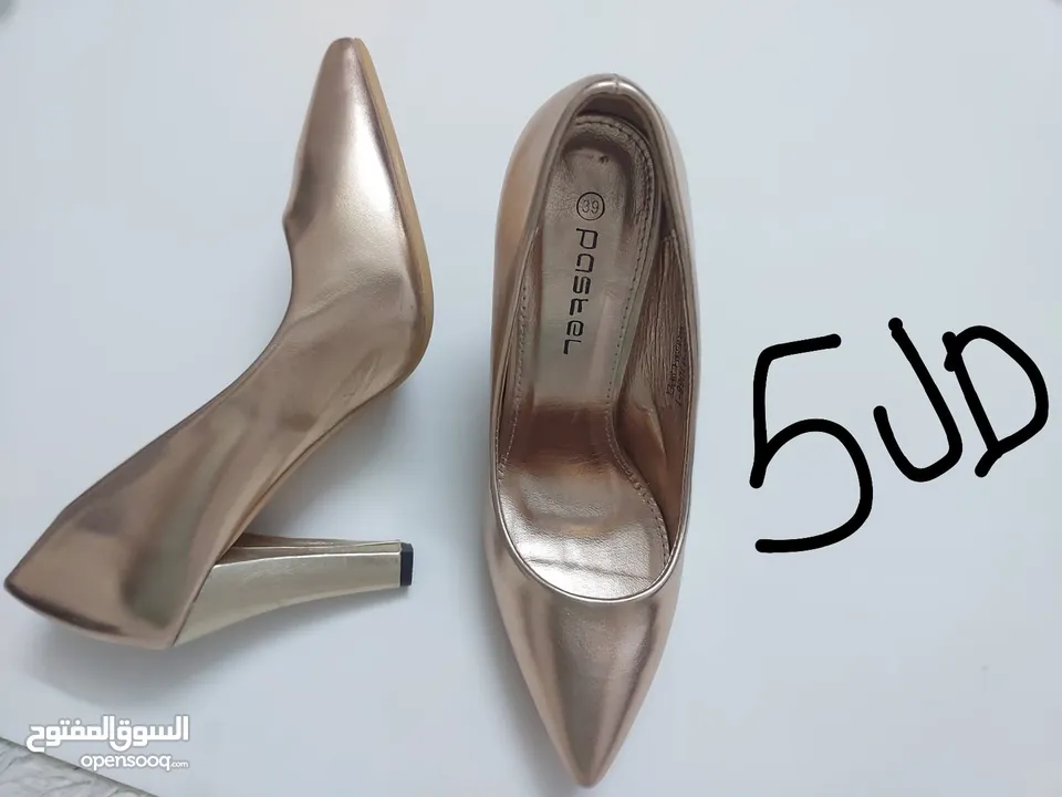 مجموعة من كنادر الكعب العالي