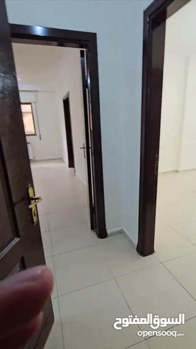 شقة طابق اول شارع الجامعة خلف ليدرز مقابل الجامعة الاردنية مبنى السكري