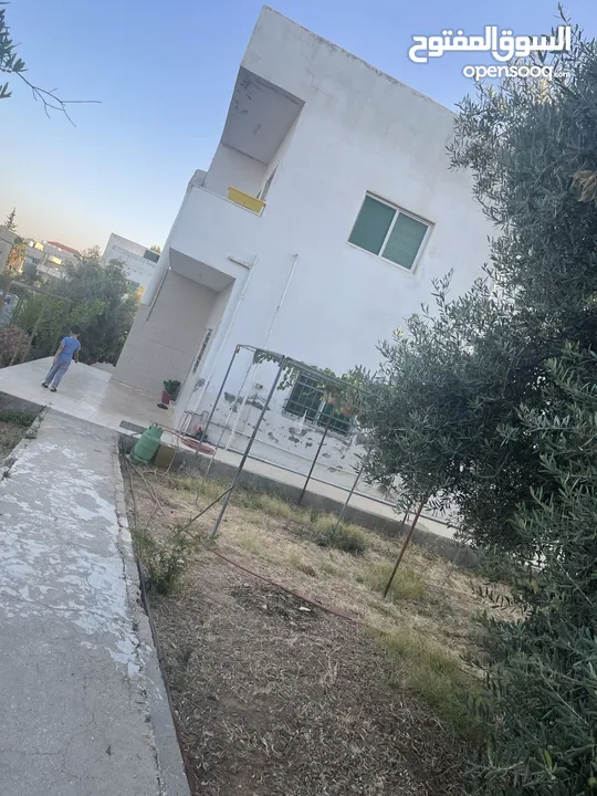 ارض دونم مع بيت ارضي وبيت طابقين