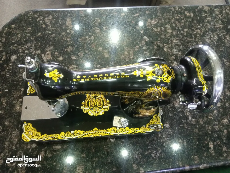 ماكينة خياطة