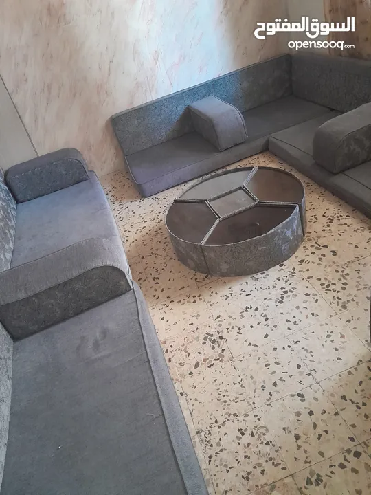 فراش عربي مع طاولات