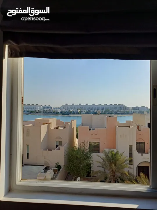 امواج شقه مطله على البحر للبيع