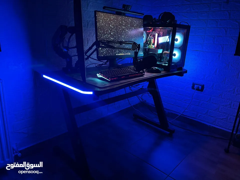 Black Gaming Desk with RGB - طاولة جيمنج مع اضائة