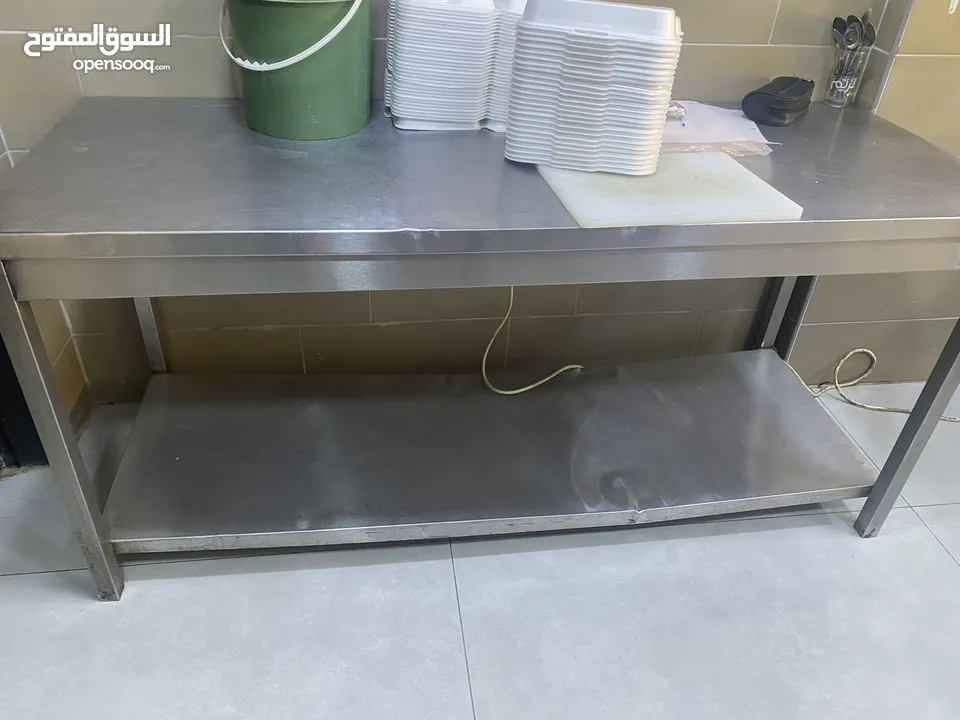 عده مطعم للبيع  كامله للبيع بسعر حرق