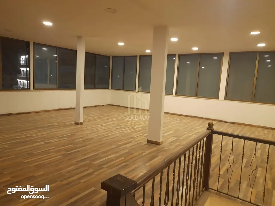 شقة مميزة للبيع طابق ثاني مع روف 250م في أجمل مناطق خلدا بسعر مغري/ ref 9171