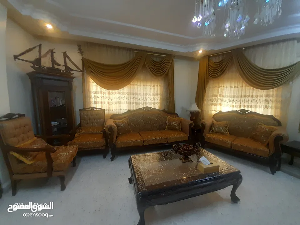 طقم كنب /9 مقاعد /منجد داخلي خشب بدل القشاط تقيل غير تجاري