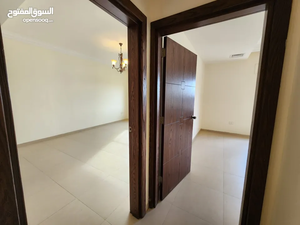 شقة دوبلكس فارغة للإيجار في عبدون - ref : 14462