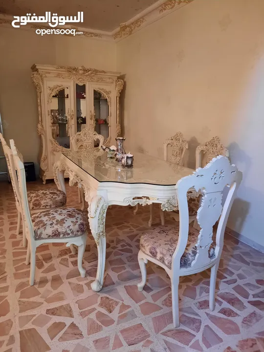 طاولة سفرة وفضية مصري حفر من الطراز الرفيع .