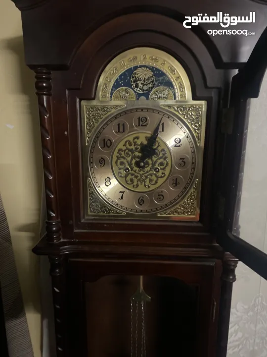 ساعة اثرية لديكور المنزل