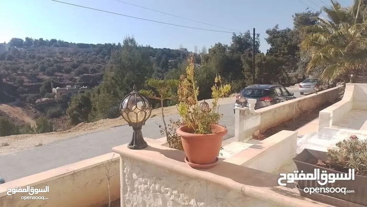 فيلا للبيع ظهر صويلح بالقرب من قصور الملكية دابوق