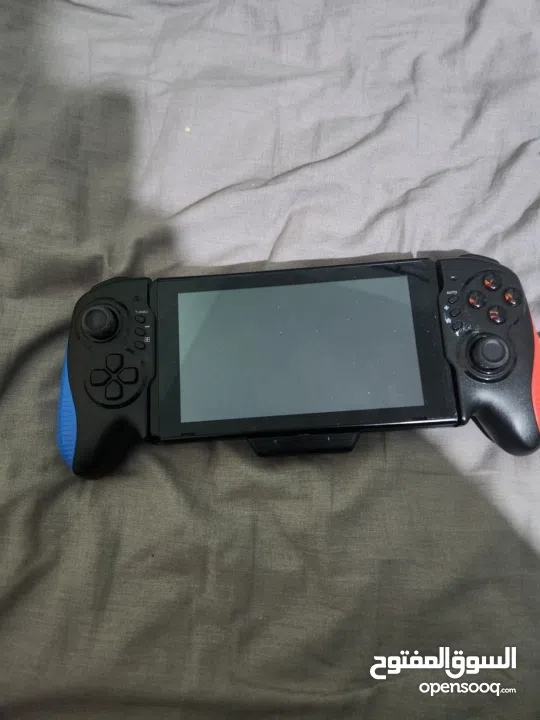 نينتندو سويتش مع كينترولارنينتندو سويتش مع كينترولارنينتندو سويتش مع كينترولار