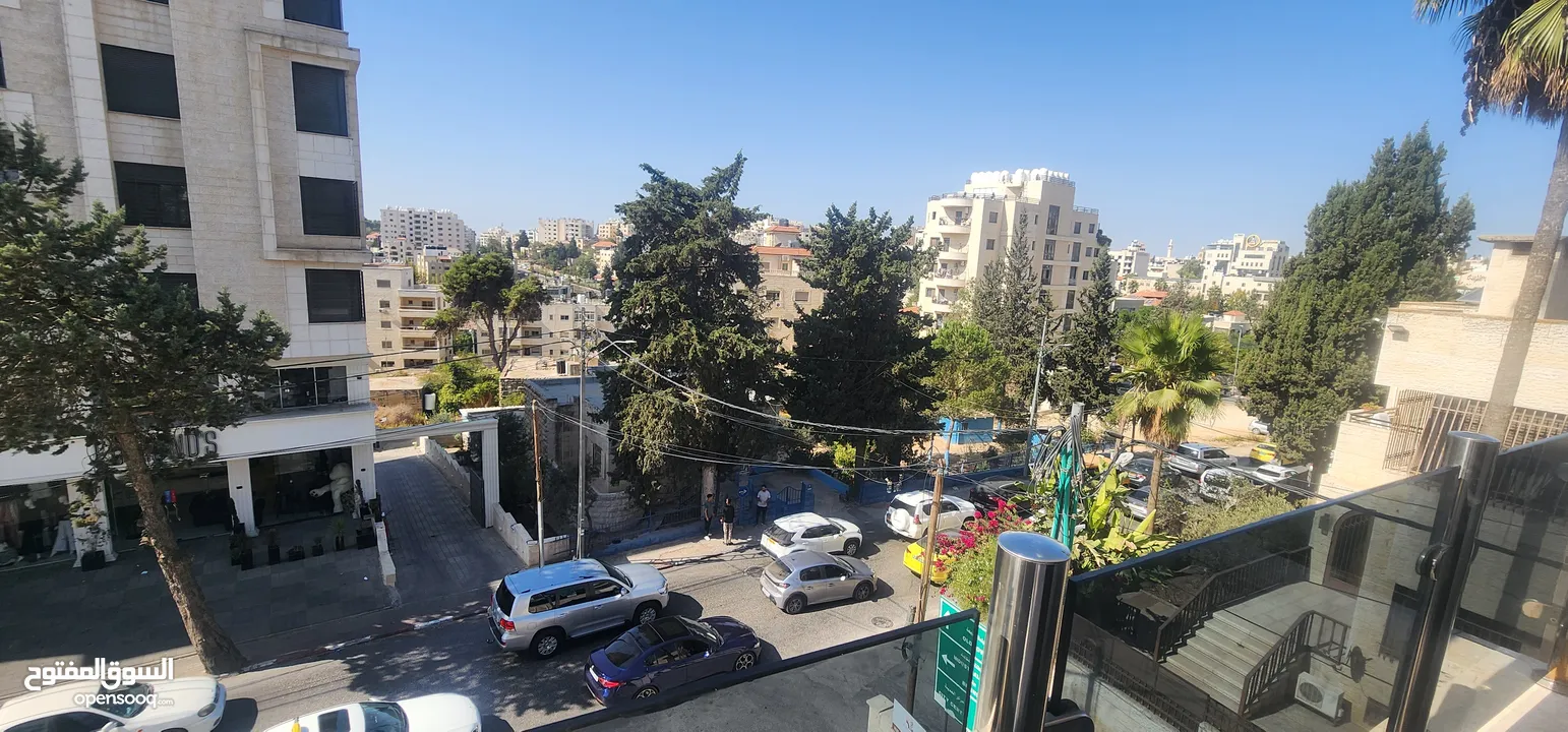 شقة وسط البلد قريبة من جميع الخدمات الشقة مكونة من غرفتين وصالون وحمامين ومطبخ وبرندة