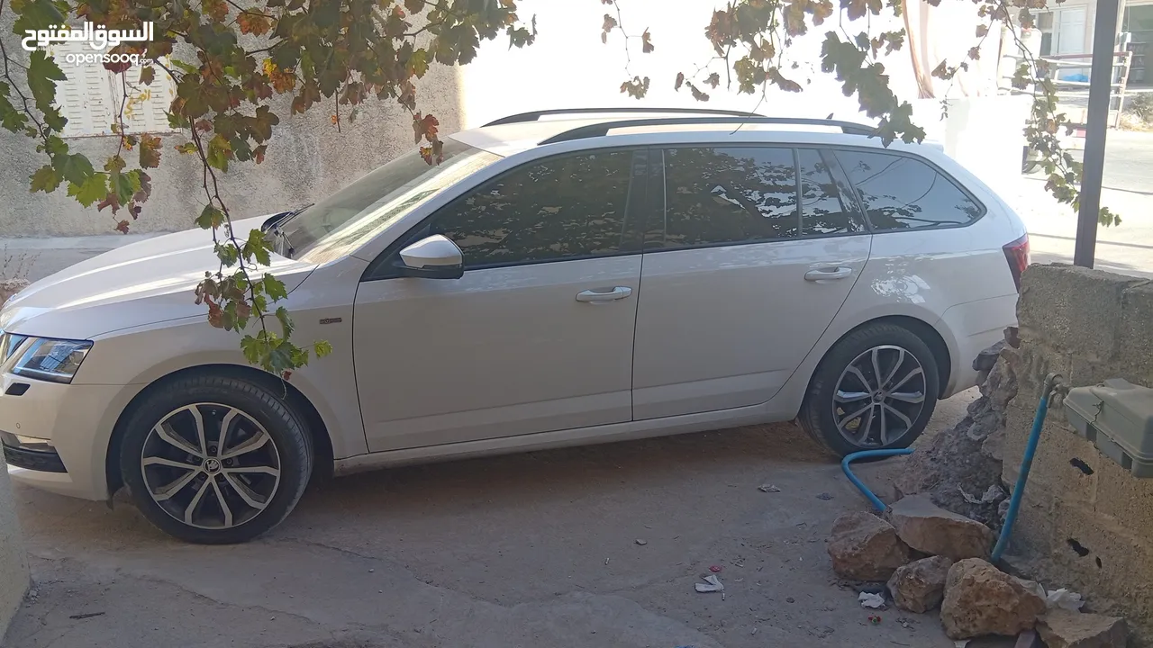 سكودا اوكتافيا ستيشن موديل 2020 لون ابيض