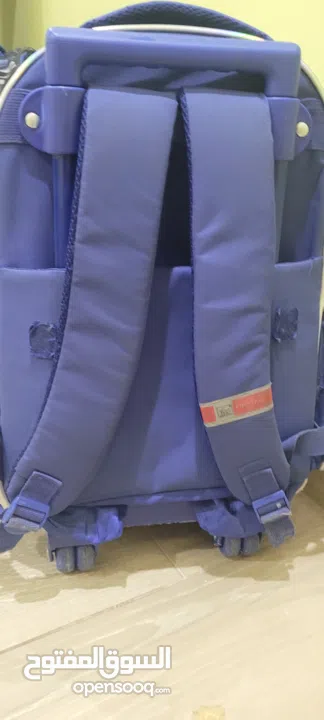 حقيبة اولاد مدرسية ذات جودة عالية و استعمال و حفاظ على الحقيبة بحالة ممتازة شبه جديدة و لا عيوب