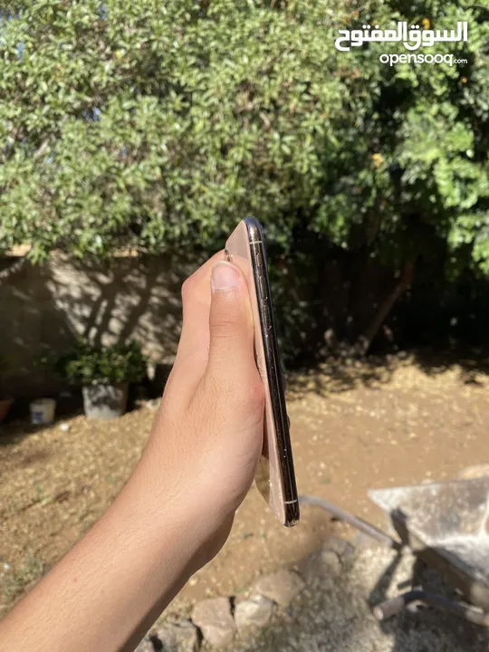 ايفون xs للبيع بسعر حرق