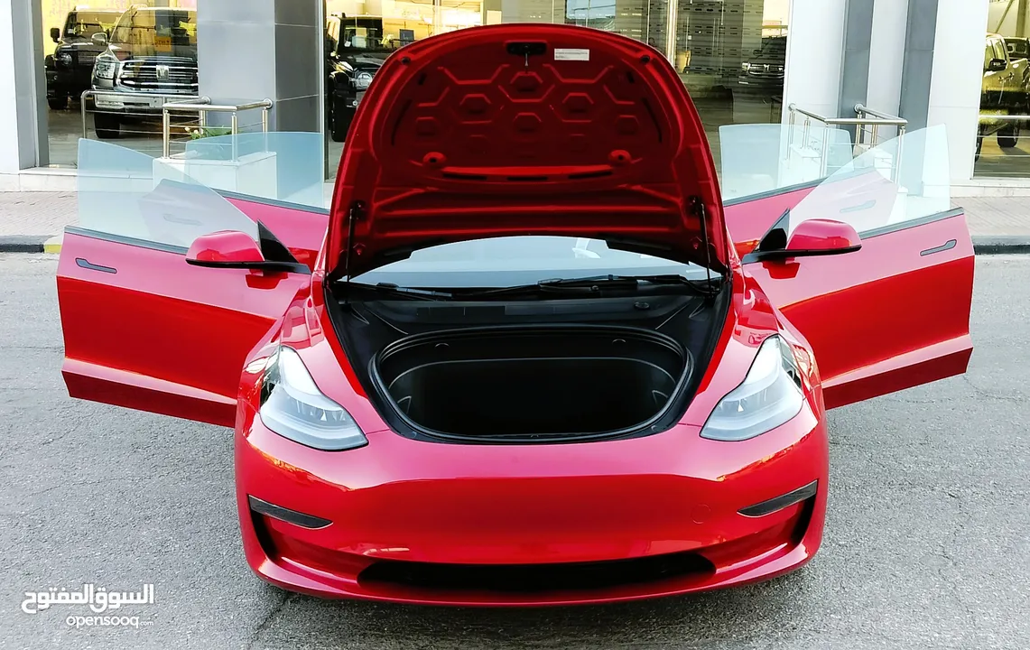 تيسلا 2023 model 3 فحص كامل 4 جــيــد ممشى قليل 18 الف بحالة الوكالة لون مميز بسعر لقطة ومحروووق