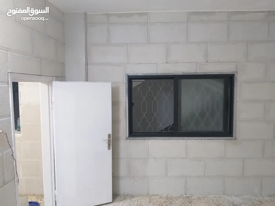 شقة للاجار حي معصوم بجانب معاذ مول القديم ب 160