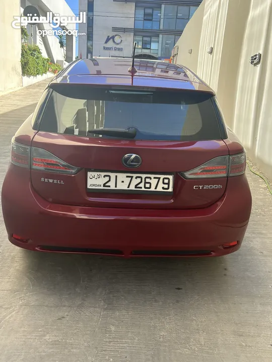 (للتواصل على الرقم).   Lexus ct 2013 for sale