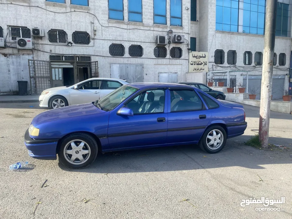 اوبل فيكترا  موديل 1993 محرك 1800 بحاله جيده