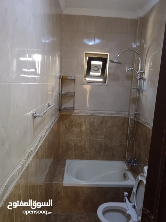 عمارة ثلاث طوابق للبيع في المنارة بسعر لقطة