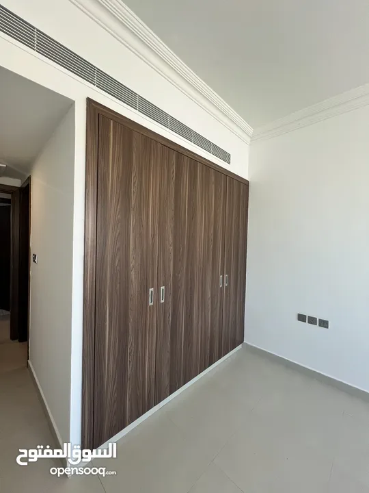 شقه للبيع غرفتين نوم في بوشر شارع المها مساحة 120 متر