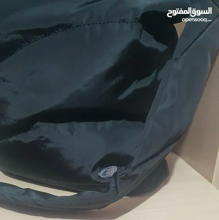 حقيبة كتف سوداء ماركة سكتشرز