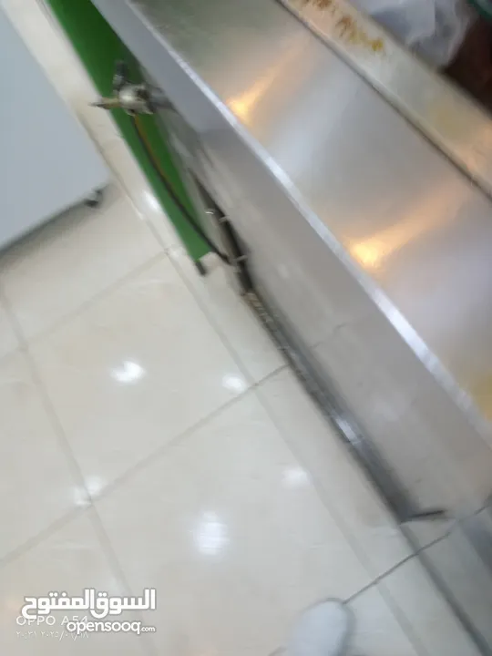محل عصائر وكوكتيل وافل وكريب وبوظه عربيه وكيك للبيع