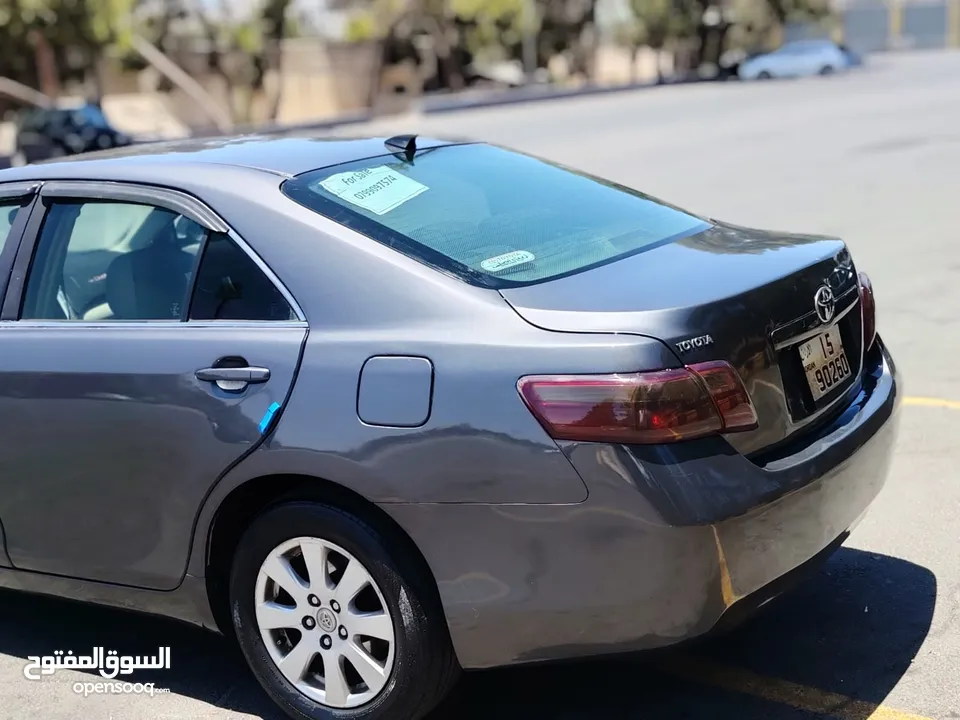 تويوتا كامري 2008 بنزين أصلي السيارة نخب لا ينقصها شيء خلفي جيد بسعر 5500 دينار ترخيص سنه كامله دهان
