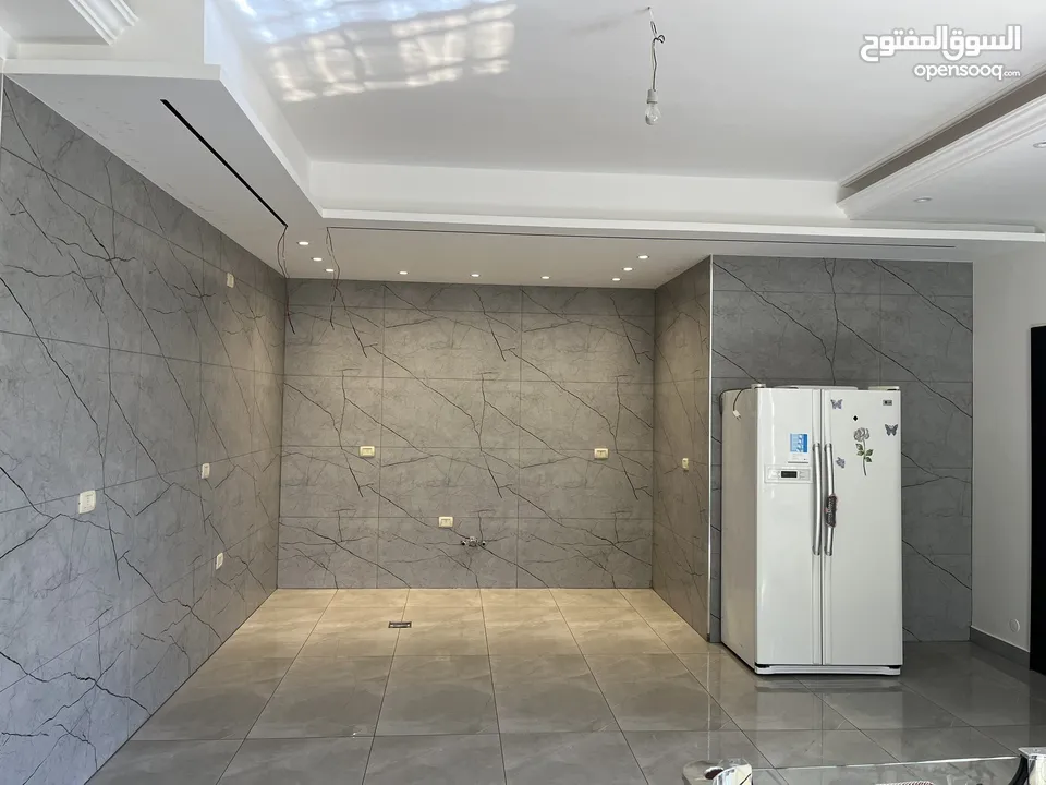 فيــلا مميزة للبيع –  طريق المطار  - خلف مدارس الشويفات
