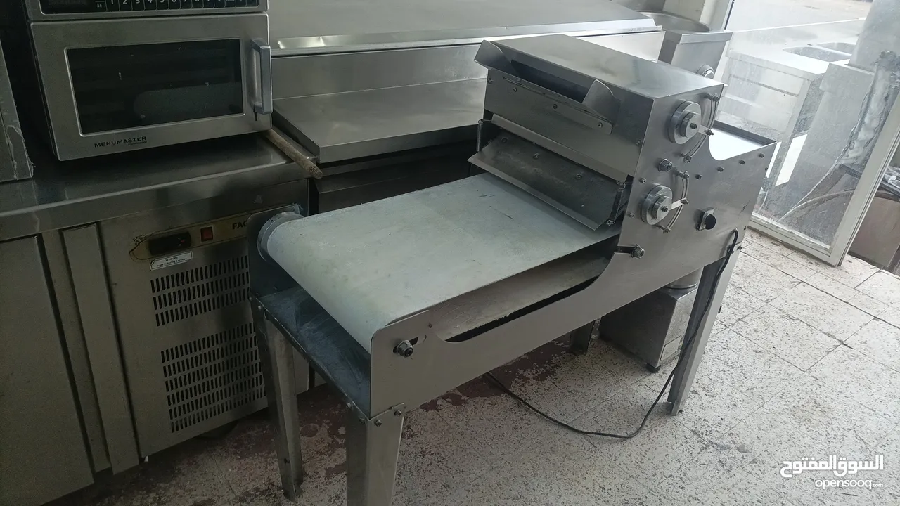 Convection oven, 10 plates, works   on gas