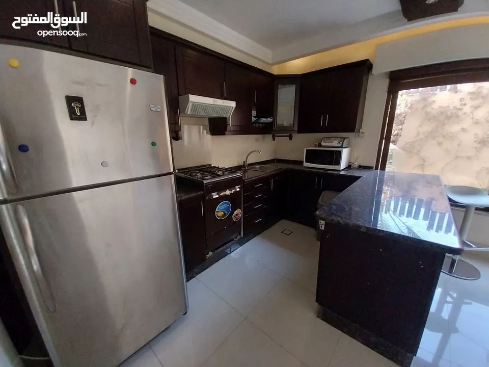 شقة مفروشة للإيجار 240م2 ( Property 10988 )