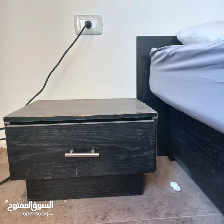 تخت مع كومدينا عدد 2 من ايكا مع فرشة فقط 35 دينار بسبب الرحيل