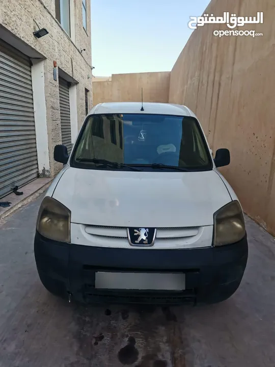 بيجو بارتنر 2011 شصي قصير  صيانة جديد مش ناقصها اشي كاش فقط