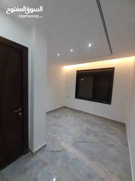 شقة مميزة للايجار،ط اول،تشطيب فلل،عرسا فقط