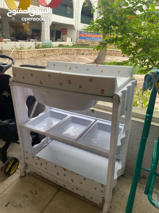 ستاند تغير  حفاظه مع بانيو