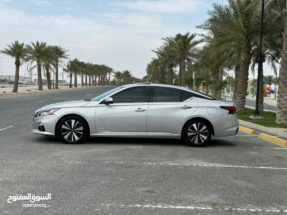 Nissan Altima 2019 (Silver)