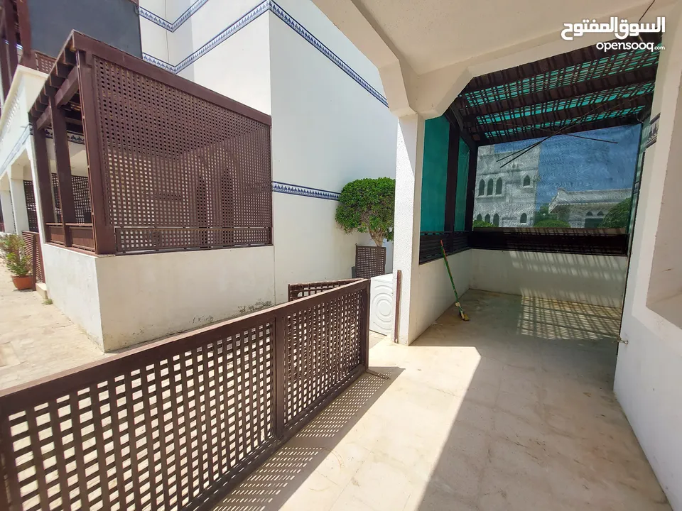 3 Bedrooms Villa for Rent in Shatti Al Qurum REF:844R