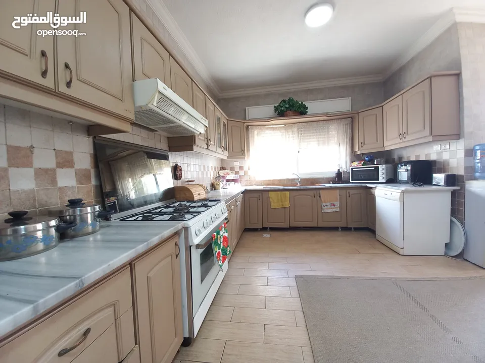 شقة مفروشة للإيجار في دير غبار  ( Property 36250 )-174960510