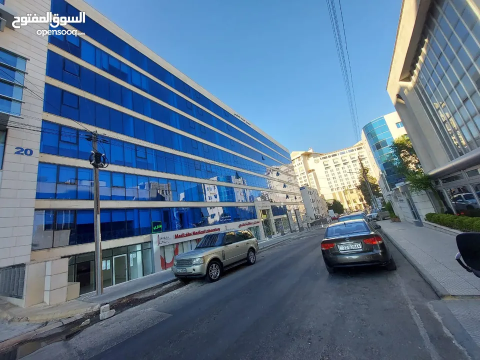 مركز طبي للبيع مقابل الركز العربي الطبي ومقابل فندق الشيراتون (شركة رائد خلف للإسكان)