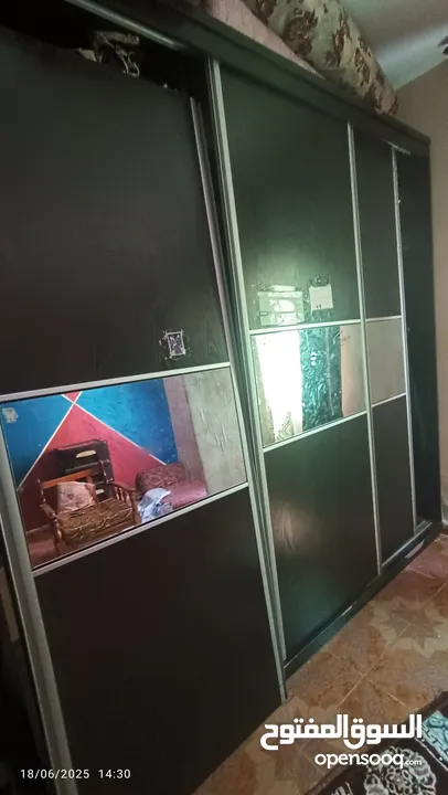 خزانة كبيرة للبيع