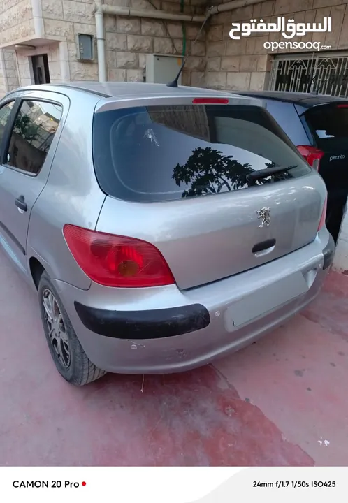 بيجو 307 موديل 2005 بحالة ممتازة وبدون اعطال مع وجود قطع غيار للسيارة السعر عالكاش مع امكانية البدل