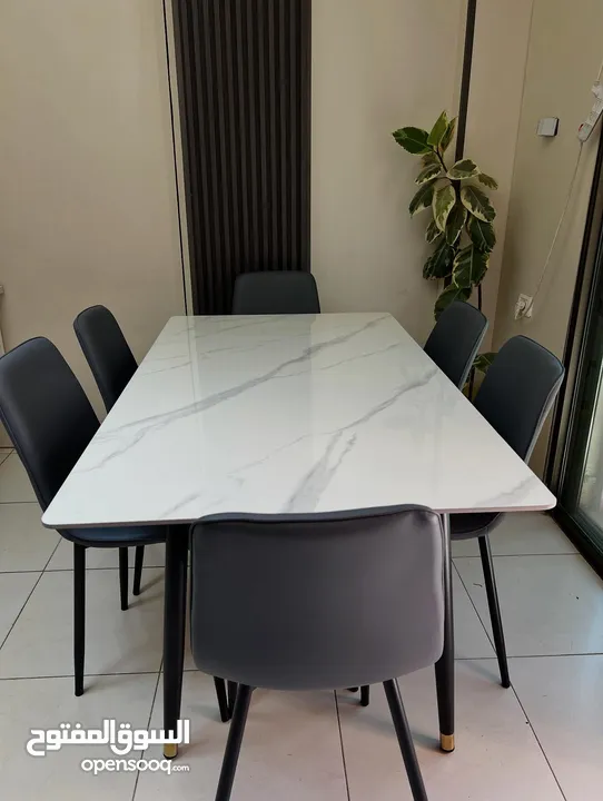 طاولة سفرة رخامية فاخرة – عرض مميز!  مع 6 كراسي  مع 4 كراسي تجمع بين الفخامة و الاناقه